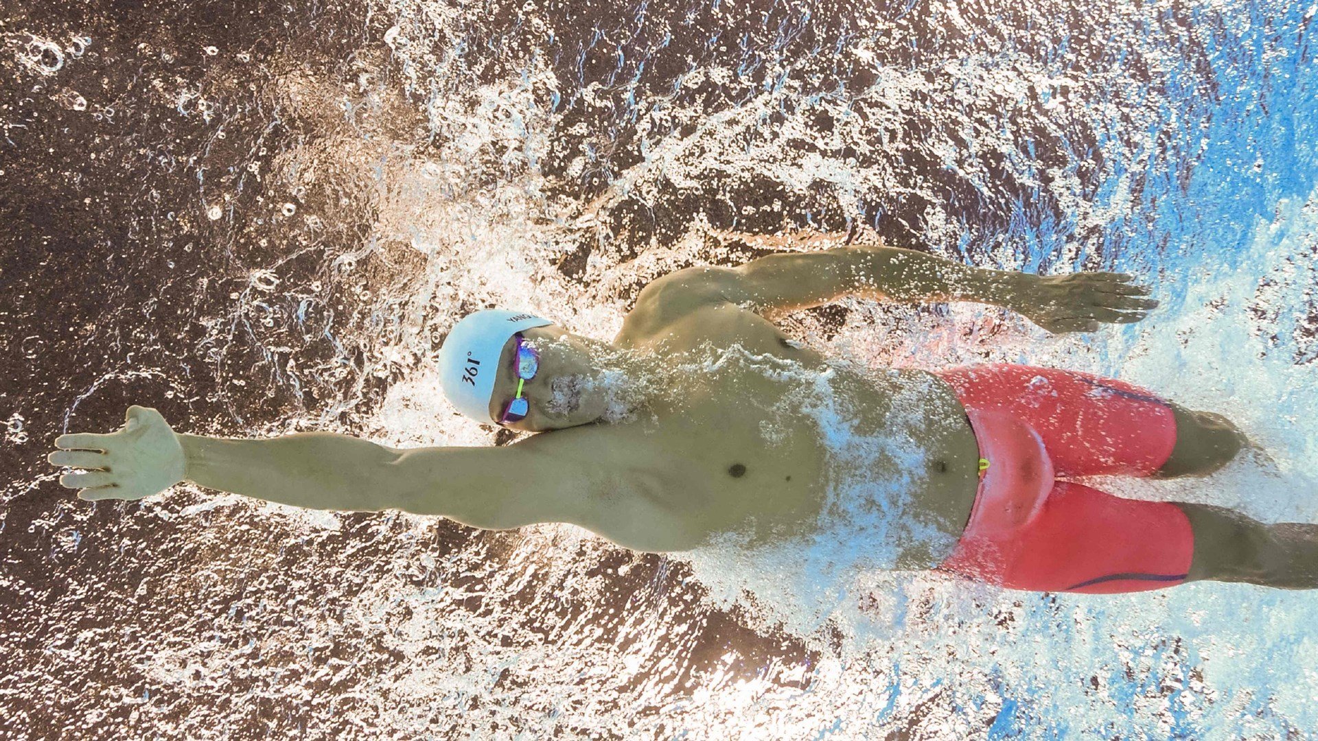 运动员签名会热情高涨,粉丝狂欢,运动员亲笔签名